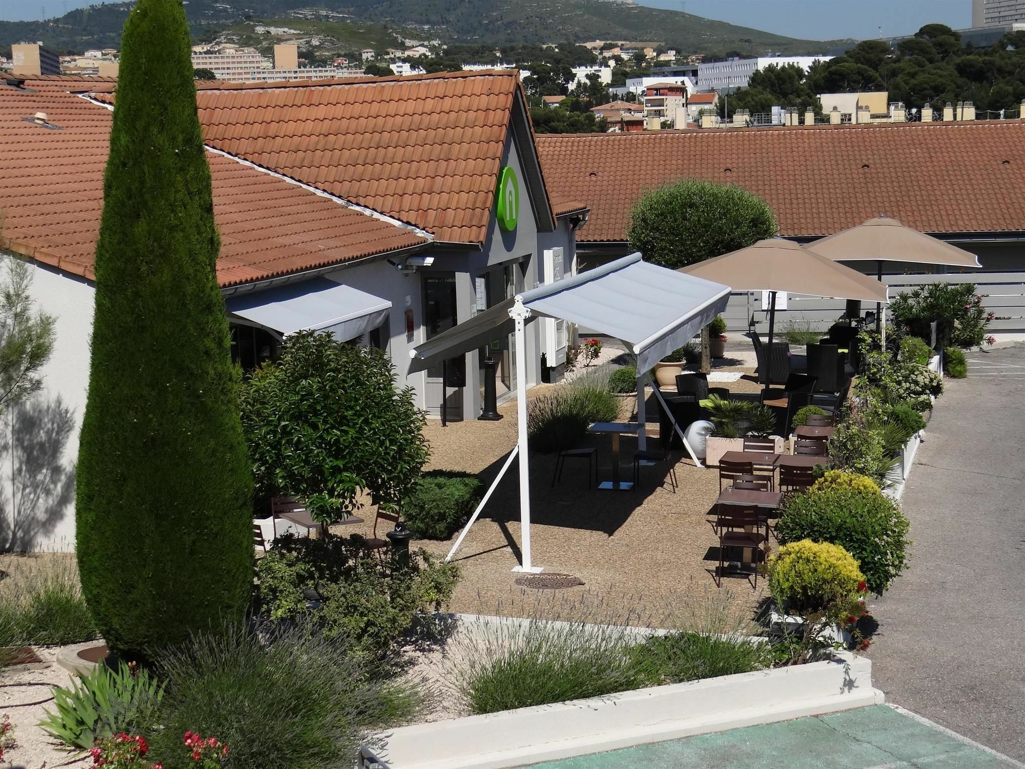 Hotel Campanile Marseille Saint Antoine Exterior foto
